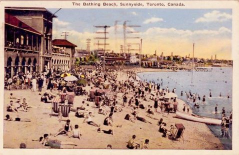 600px POSTCARD-TORONTO-SUNNYSIDE-BEACH-CROWDED-SCENE-PAVILLION-UMBRELLAS-BOAT-1930-chuckman